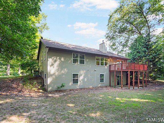 3rd image of 6923 Wintergreen Dr
