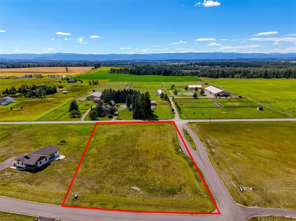 1012 Green Valley Ct, Columbia Falls, MT 59912