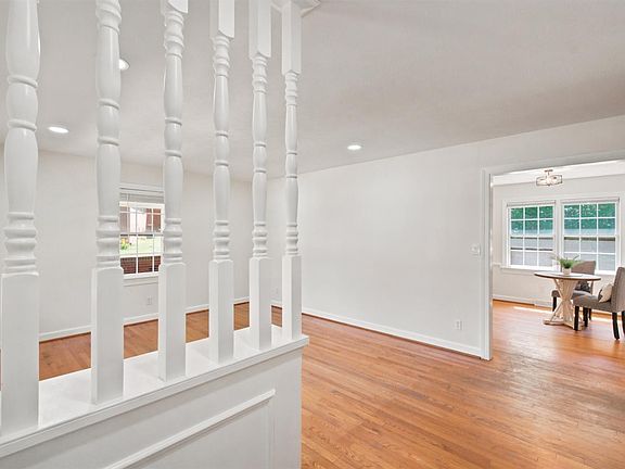 4th image of 295 Westridge Cir