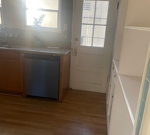 4th image of 9979 Robbins Dr