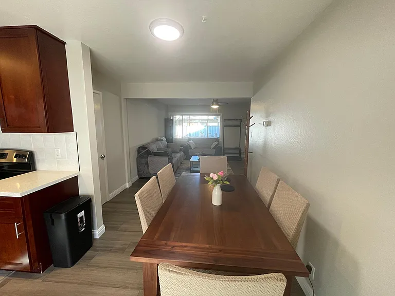 110 Gladys Ave #A — Photo 17