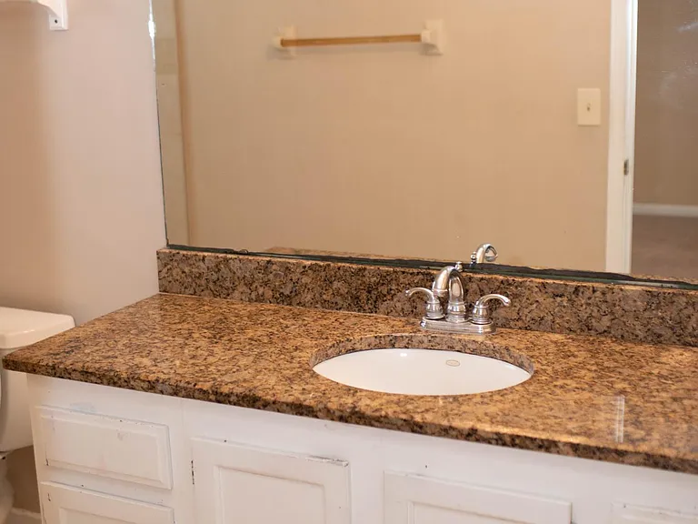 7175 Glendyne Dr N — Photo 15