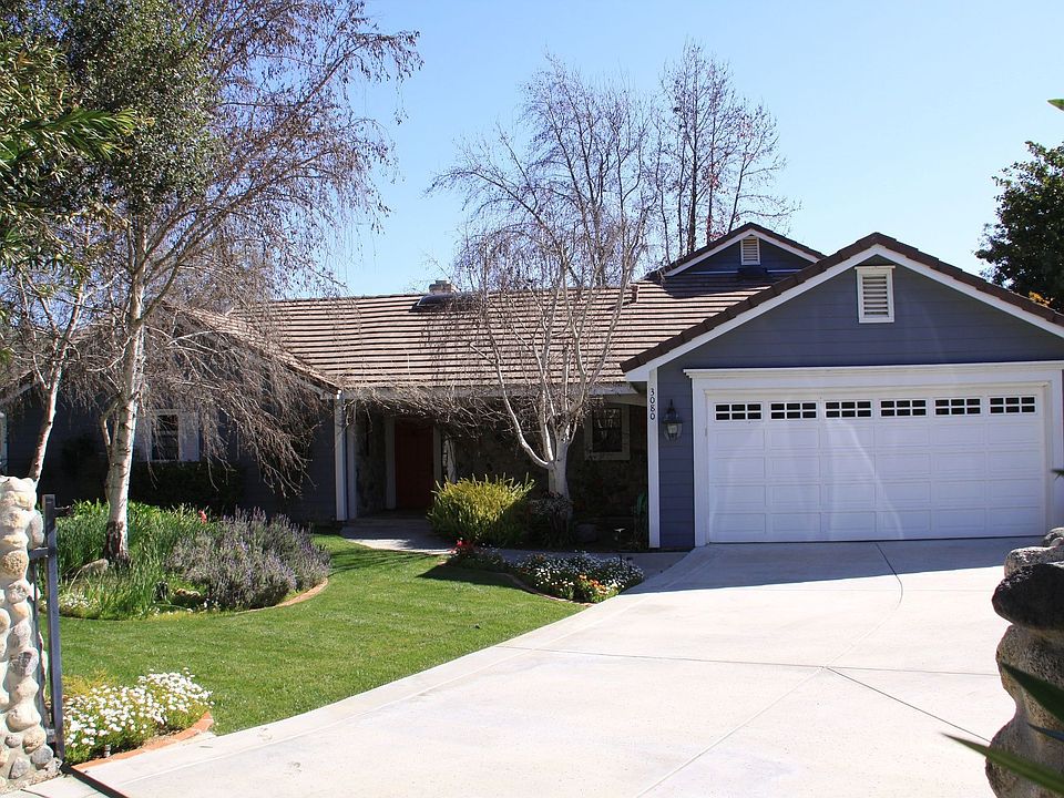 Welcoming & charming inside and out!