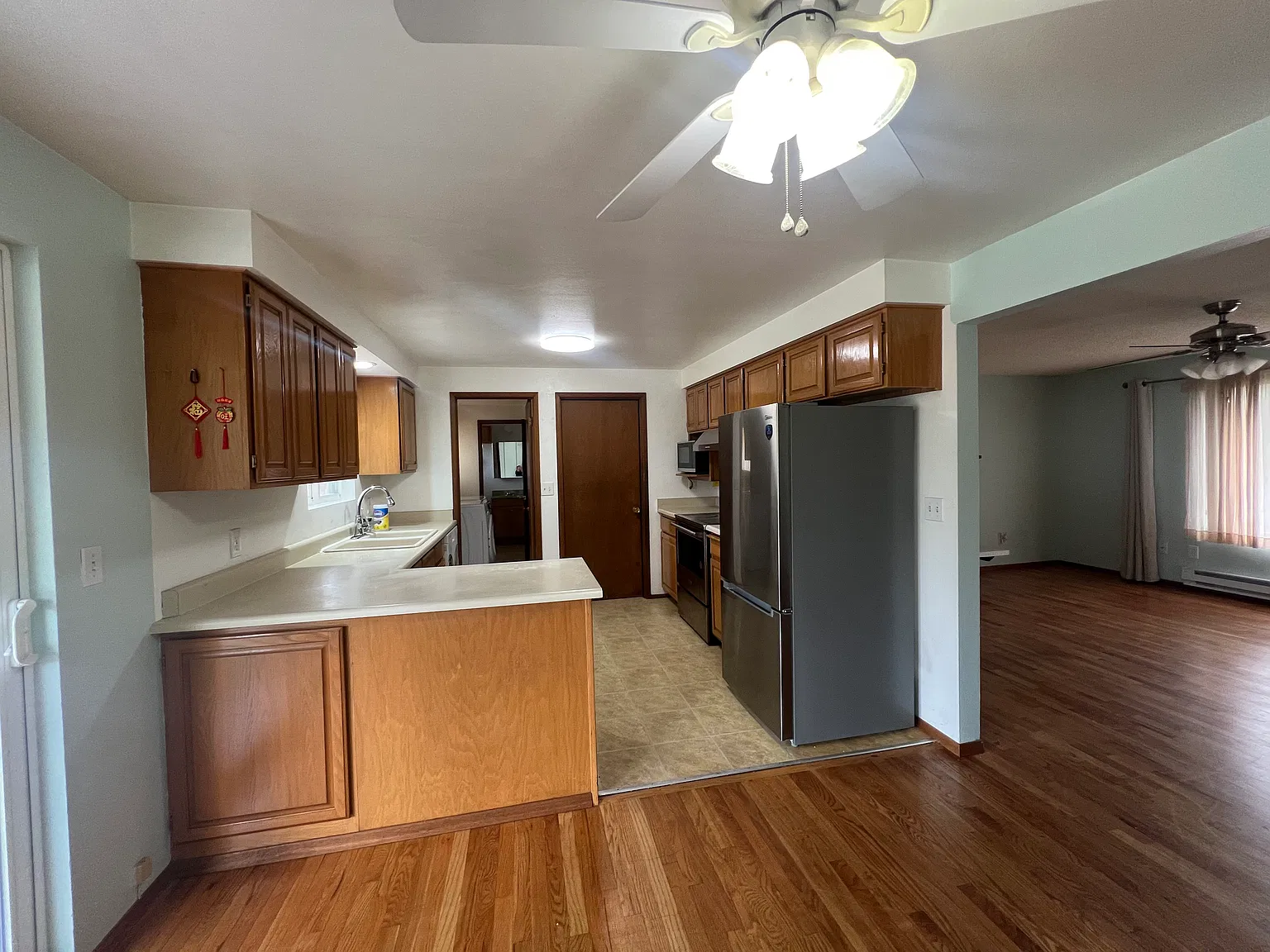 3 bed, 1.5 bath, 1164 sqft, $2,600 — Photo 4