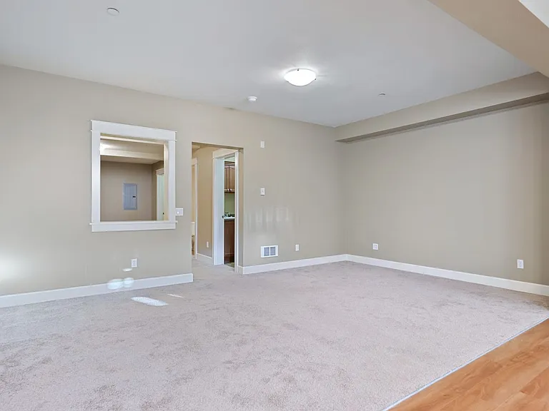 Calabria Apartments — Photo 26