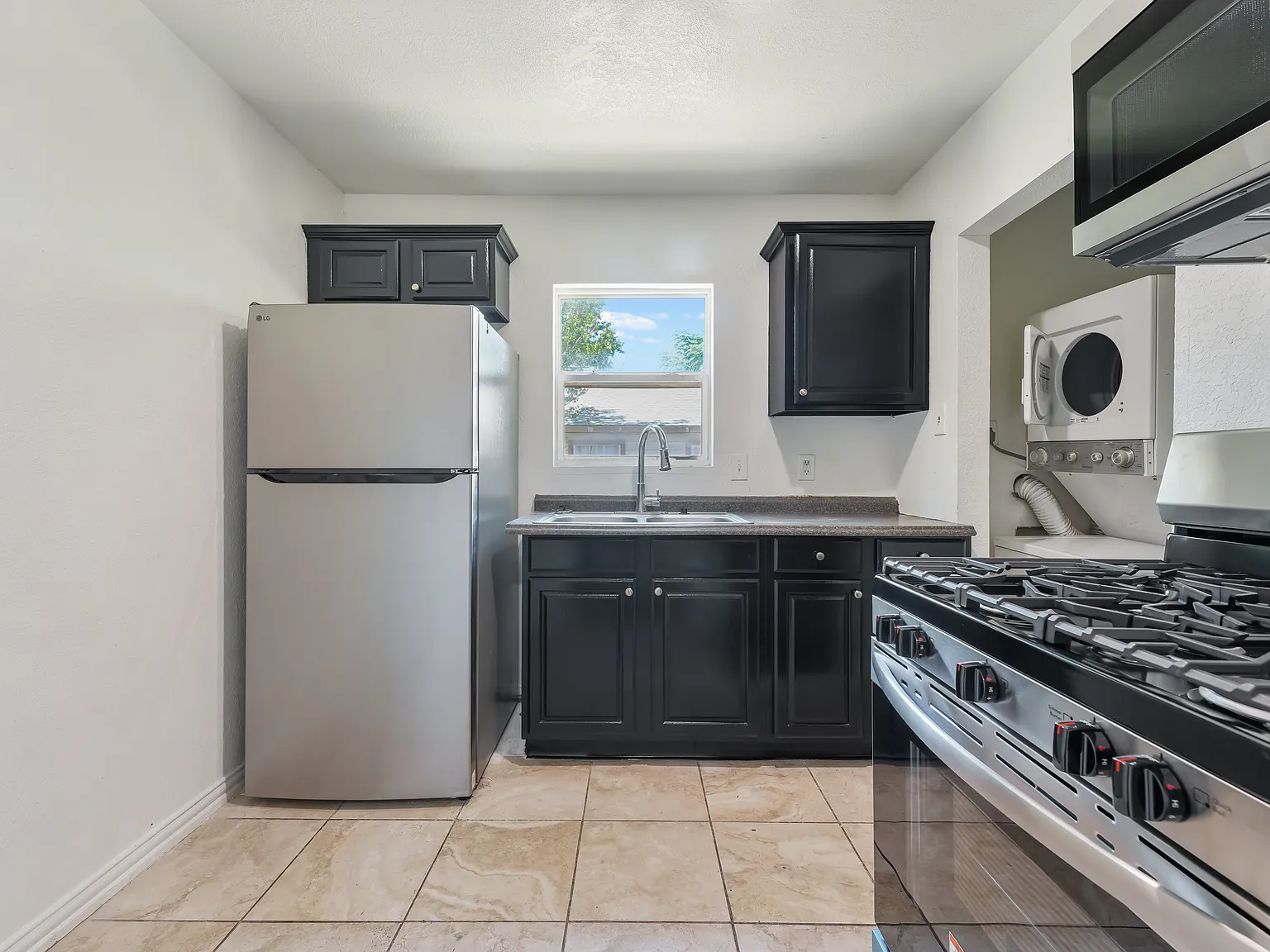 2404 Colony Ct — Photo 4