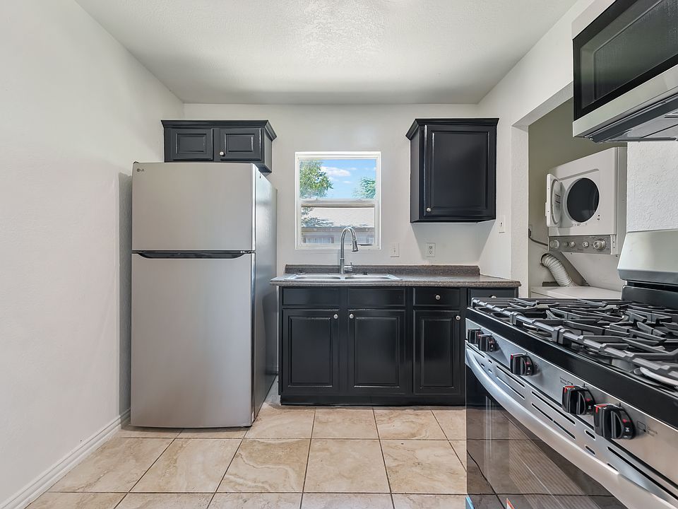 1st image of 2404 Colony Ct
