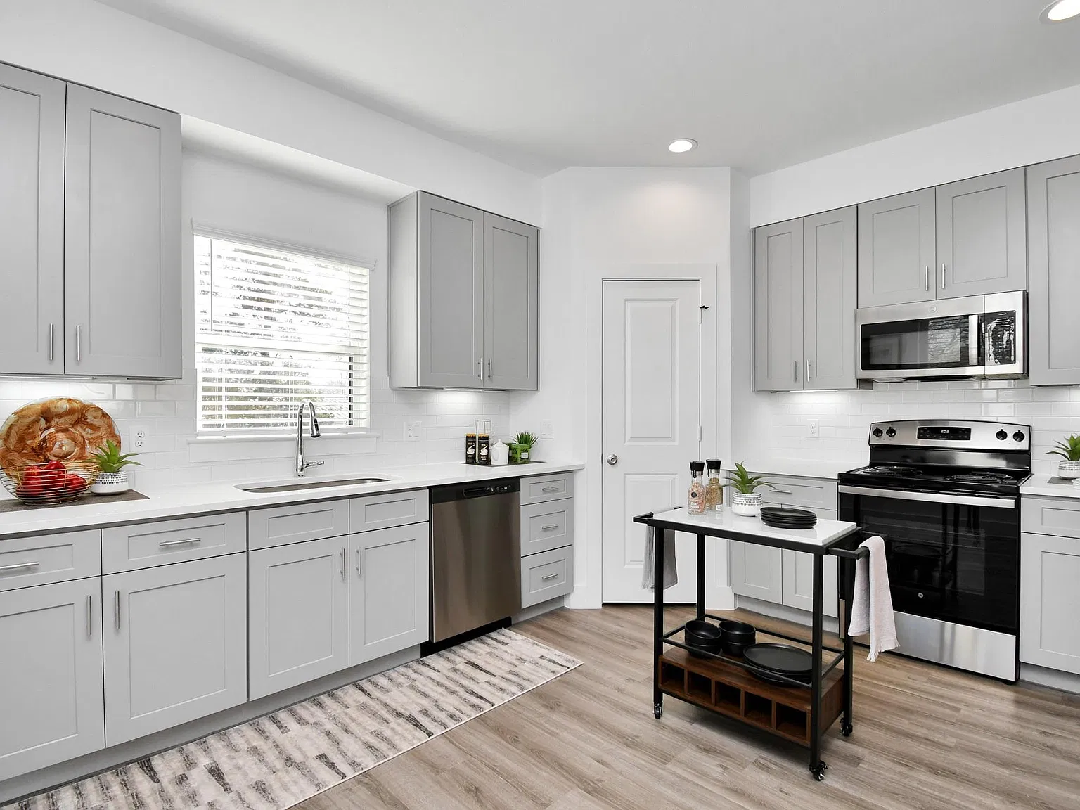 2 bed, 2.0 bath, 1200 sqft, $1,795 — Photo 4
