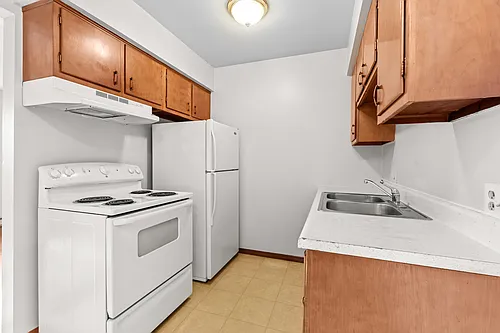 1110 Lewis Ave #13 — Photo 6
