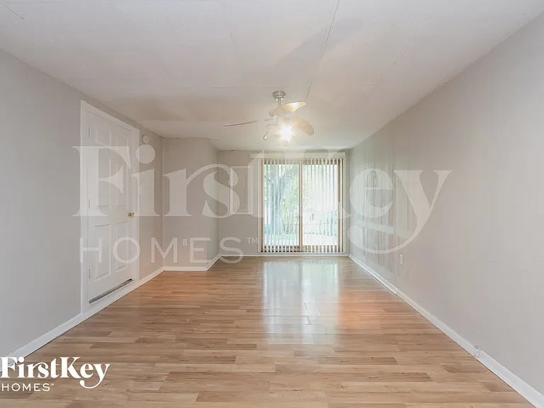 221 Grovewood Dr — Photo 8