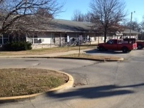 Clinton Estates, 1020 S 2nd St, Clinton, MO 64735