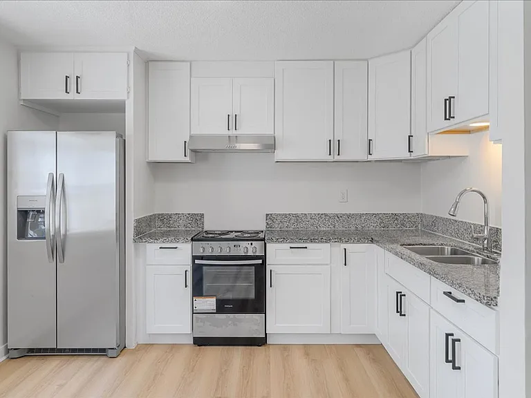 1626 Pine Ave #N — Photo 4