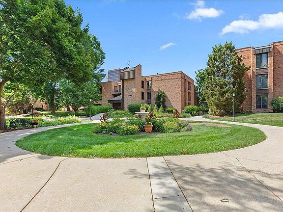 4th image of 1906 E Shorewood BOULEVARD #149