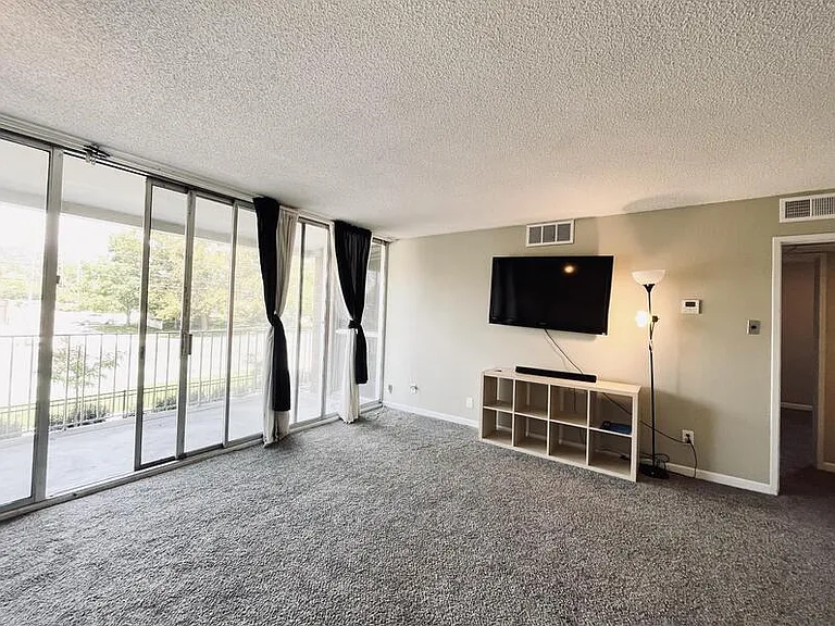 710 E 200 S #2E — Photo 2