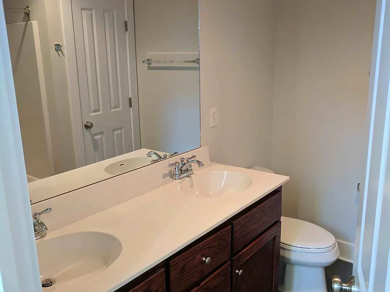 938 W Eastland Ave — Photo 4