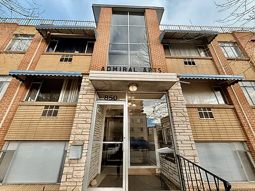 Admiral Apartments Photo 1