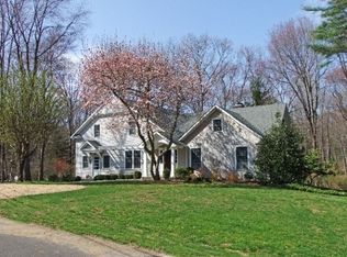 25 Wascussue Ct, New Canaan, CT 06840
