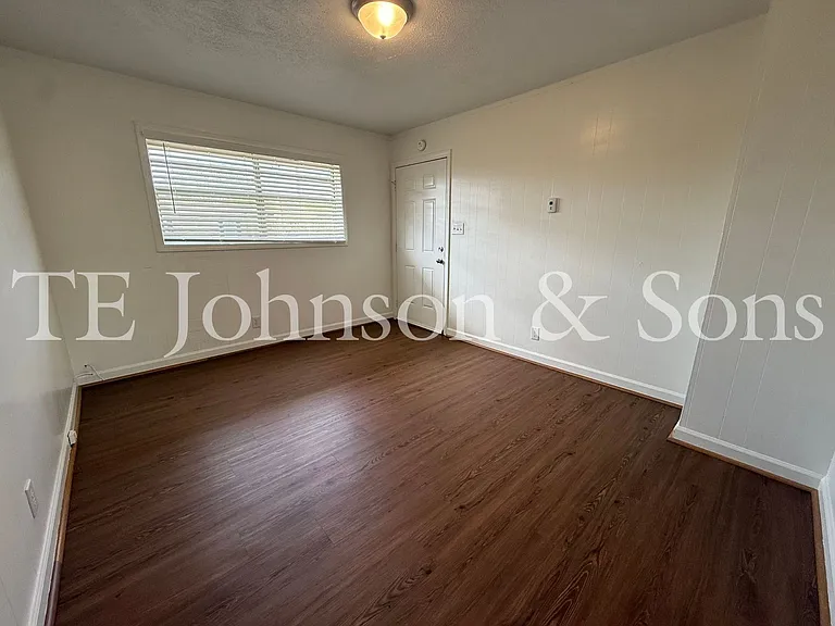 1137 N Cameron Ave #C — Photo 6