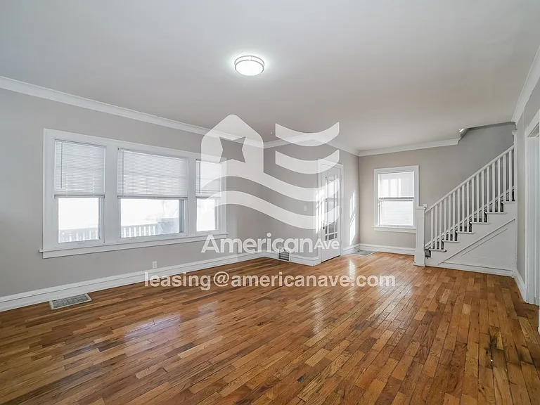 1656613_003_wm_-_living_room_13504678.jpg