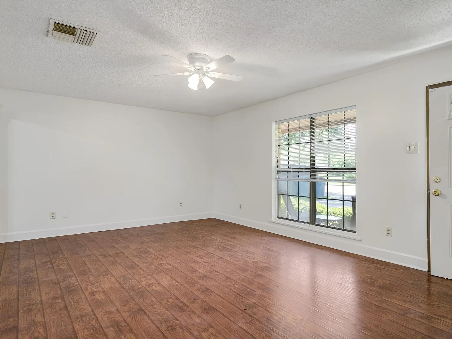 3 bed, 1235 sqft, $1,500 — Photo 4