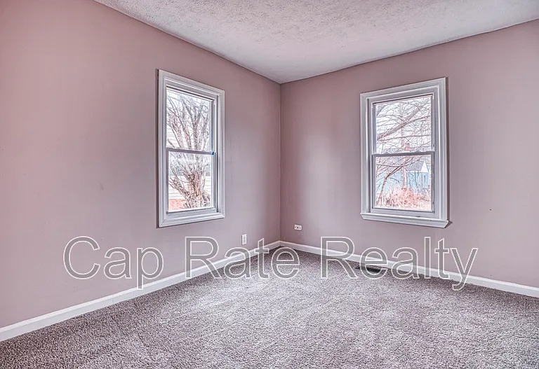 1143 Duxberry Ave — Photo 4