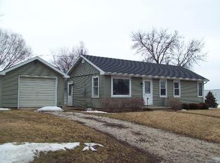 205 Stephens Ave, Walnut, IL 61376