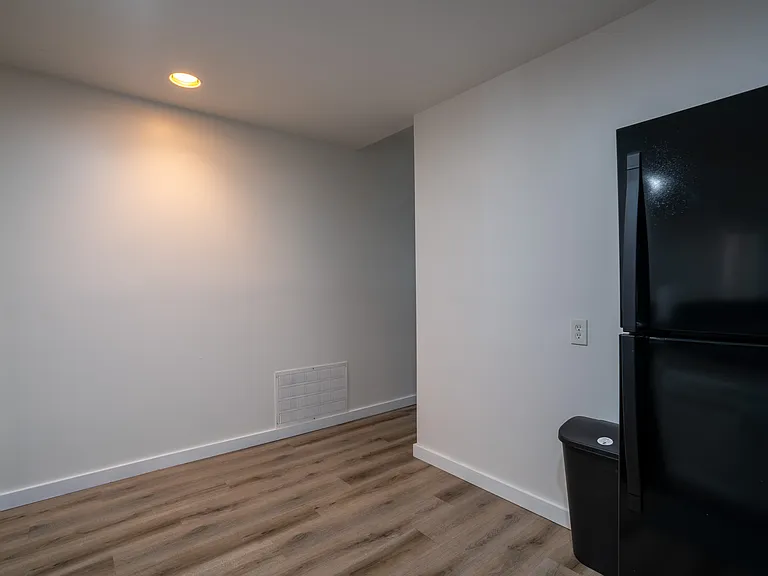 2237 Brookfield Ave — Photo 6