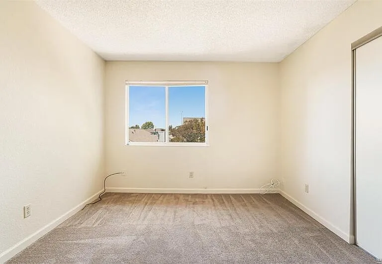 7 Meridian Cir — Photo 16