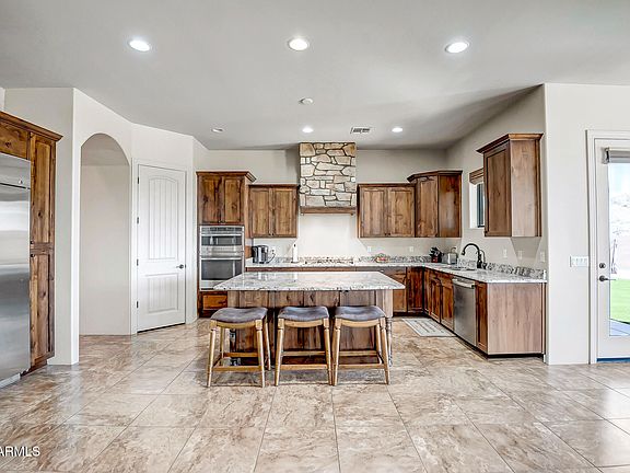 4th image of 1121 E SADDLE MOUNTAIN Road