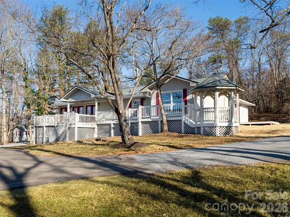 97 Upper Moffitt Rd, Asheville, NC 28805