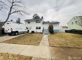61 Webb Dr, Fords, NJ 08863