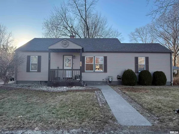 202 N Robinson St, Lewistown, IL 61542