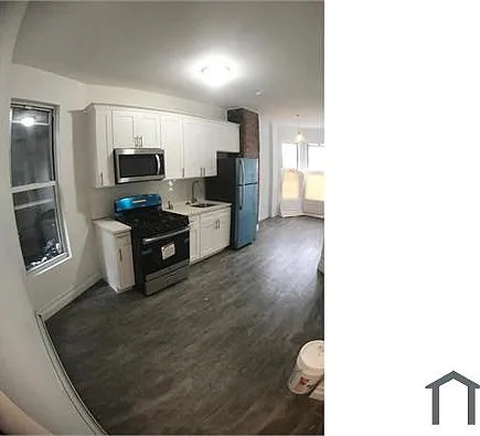 3 bed, 900 sqft, $3,799 — Photo 2