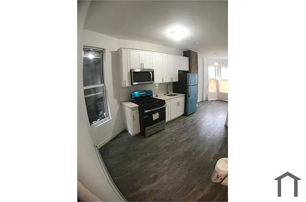 Building Photo - 130 W 165th St #2