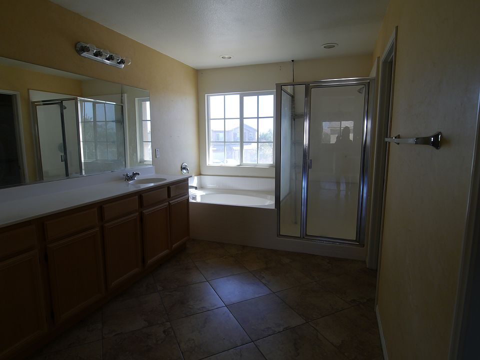2nd image of 1717 E Holguin St