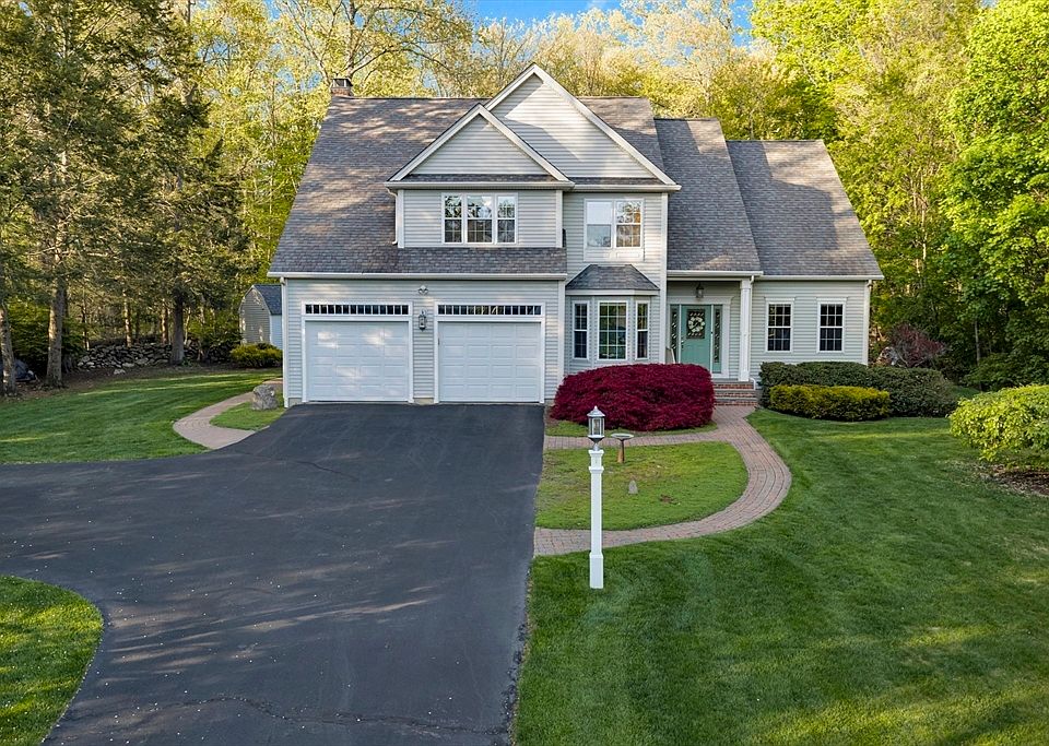 1st image of 10 Turner Ln