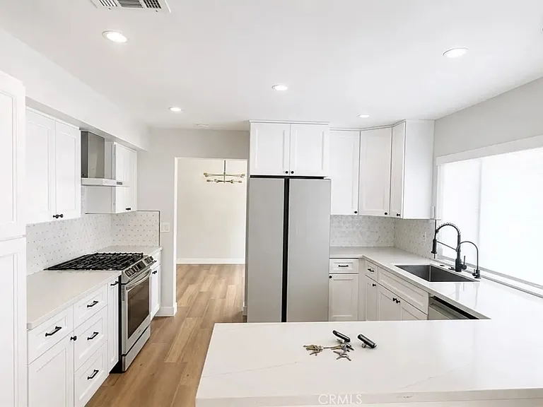 1525 Meadow Glen Rd — Photo 3
