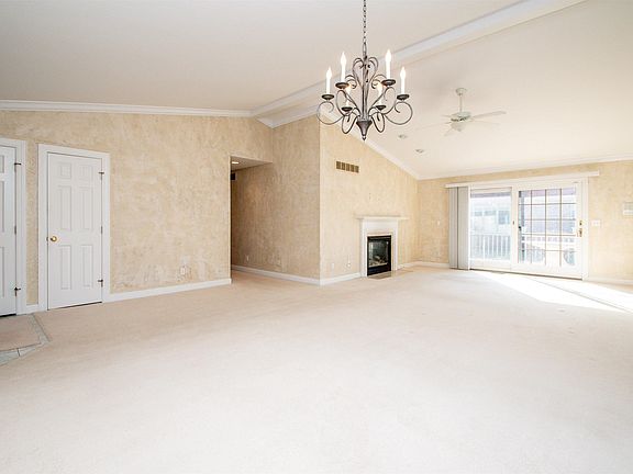 4th image of 2508 W Benton Ct Unit 27B