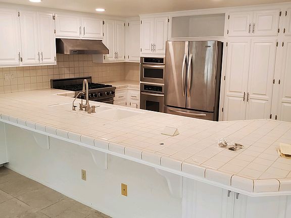 Kitchen incl. top range appliances