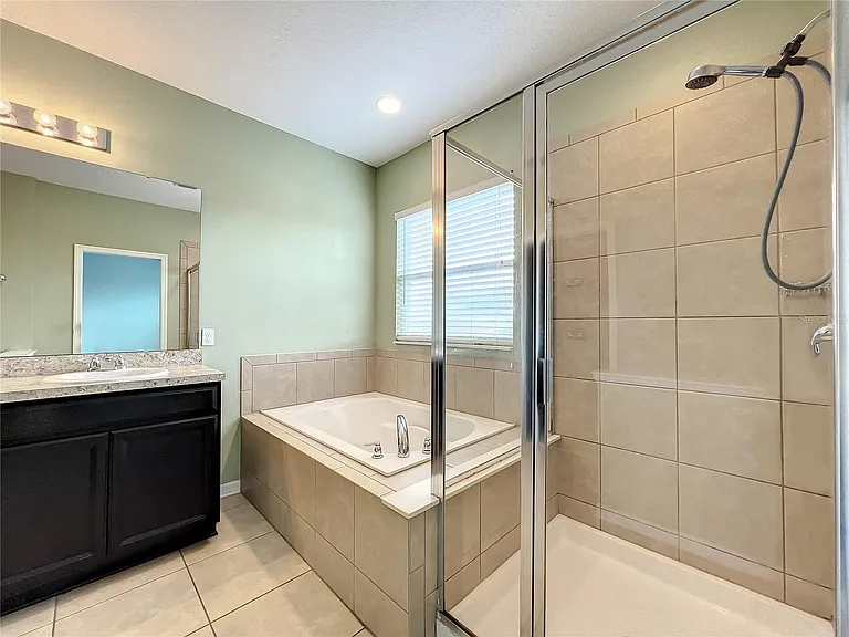 2572 Limerick Cir — Photo 23