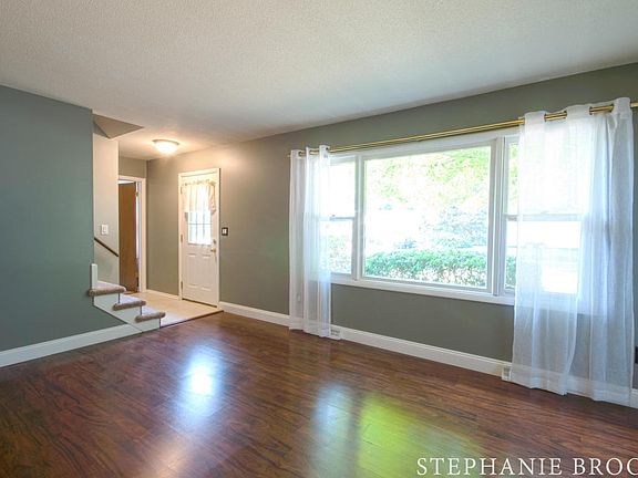 5th image of 840 Wellerwood St NE