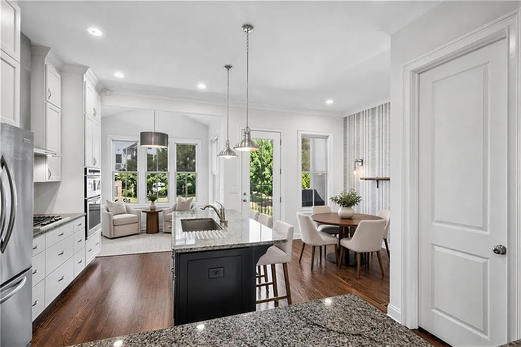 3 bed, 3.5 bath, 2142 sqft, $5,200 — Photo 3
