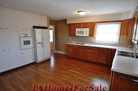 Large Eat In Kitchen with Built in Storage 17 X 16