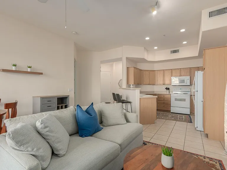 3800 S Cantabria Cir — Photo 3