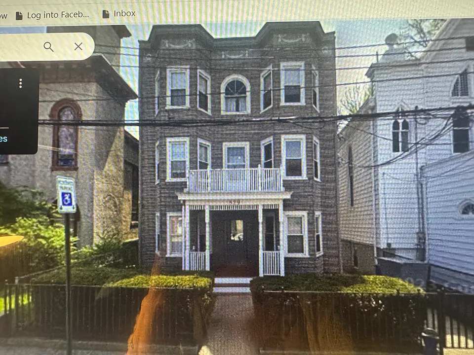 829 Main St #3