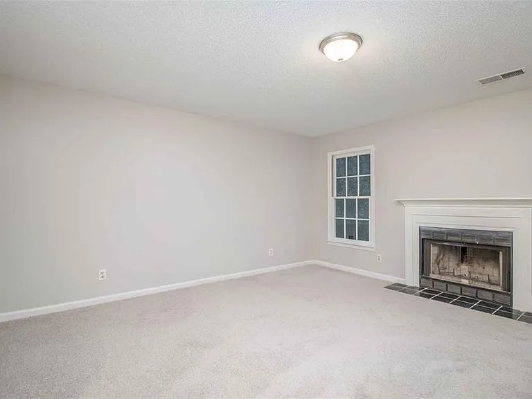 1560 Red Briar Way — Photo 2