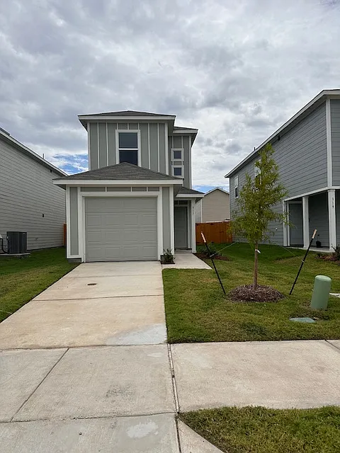 3 bed, 2.5 bath, 1376 sqft, $1,900 — Photo 1