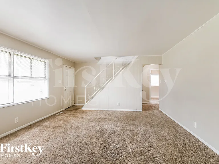 6021 E 42nd St — Photo 3