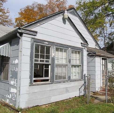 2nd image of 803 Mechanic St