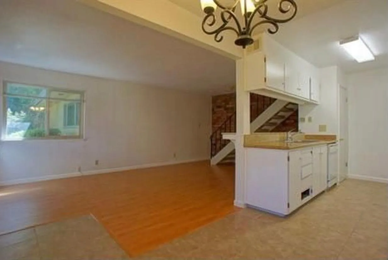 2 bed, 903 sqft, $2,400 — Photo 3